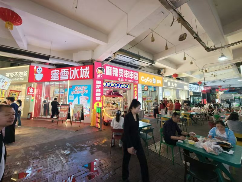 好运转（麻辣烫串串香）超大夜市大拐角60㎡小吃店转让