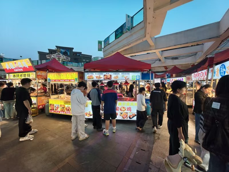 好运转（麻辣烫串串香）超大夜市大拐角60㎡小吃店转让