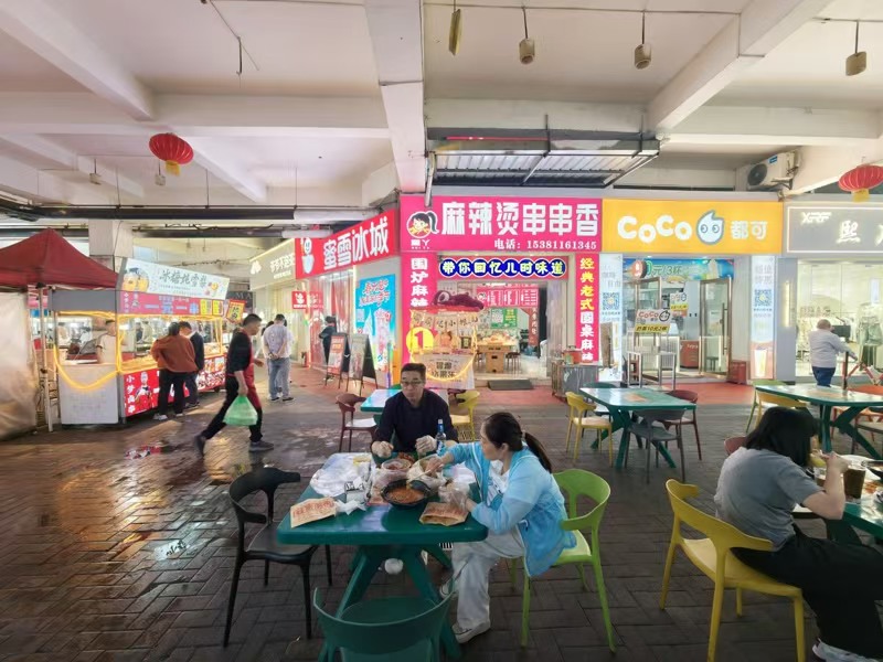 好运转（麻辣烫串串香）超大夜市大拐角60㎡小吃店转让