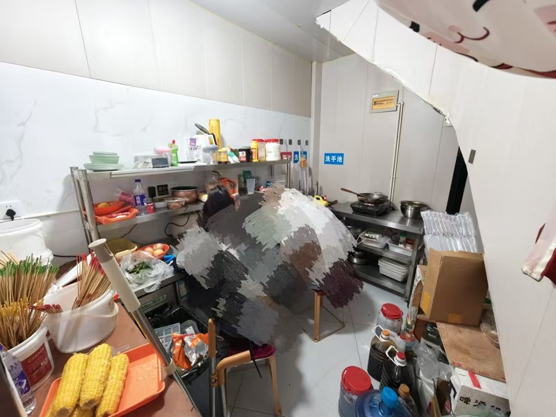 好运转（麻辣烫串串香）超大夜市大拐角60㎡小吃店转让