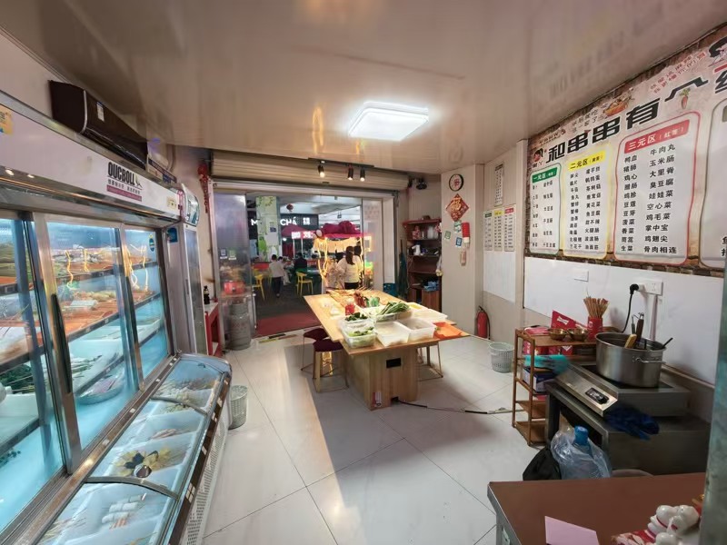 好运转（麻辣烫串串香）超大夜市大拐角60㎡小吃店转让