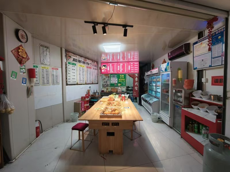 好运转（麻辣烫串串香）超大夜市大拐角60㎡小吃店转让