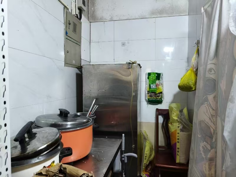 好运转（百姓食堂中式快餐）海宁小区大门口旁快餐店转让