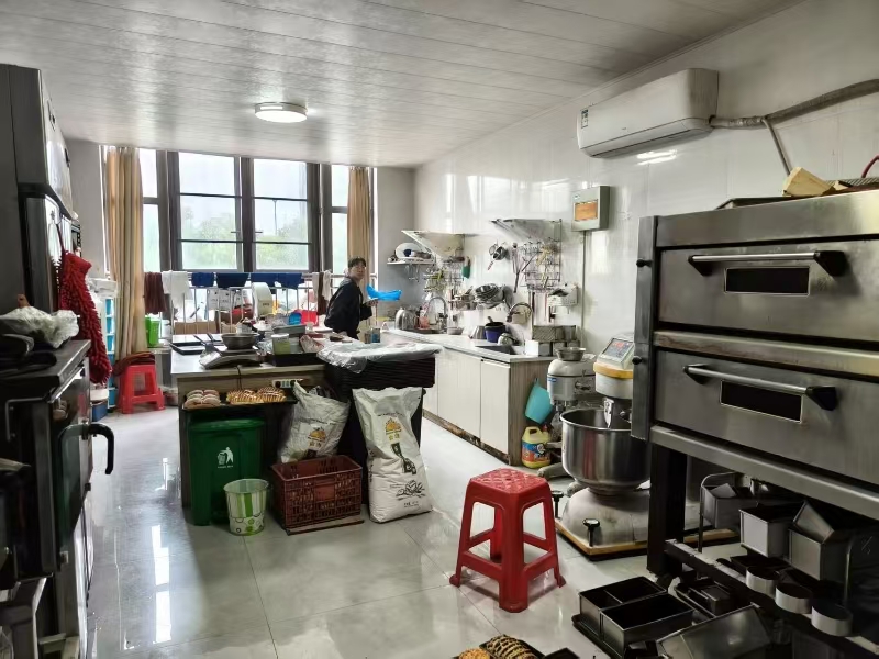 好运转（烘焙店）海盐中医院对面烘焙店转让可餐饮