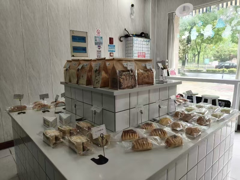 好运转（烘焙店）海盐中医院对面烘焙店转让可餐饮