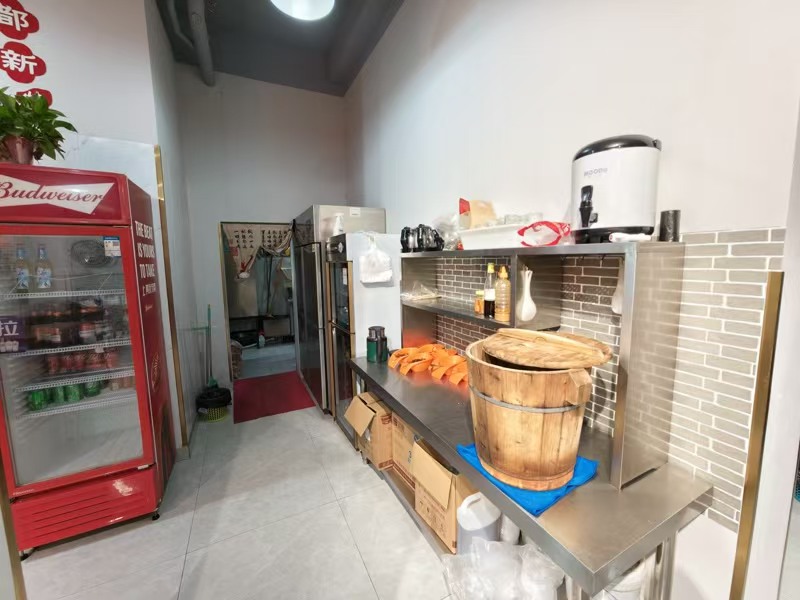 好运转（羊肉汤锅）双小区门口188㎡配套齐全的餐饮现转让、房租2250/月