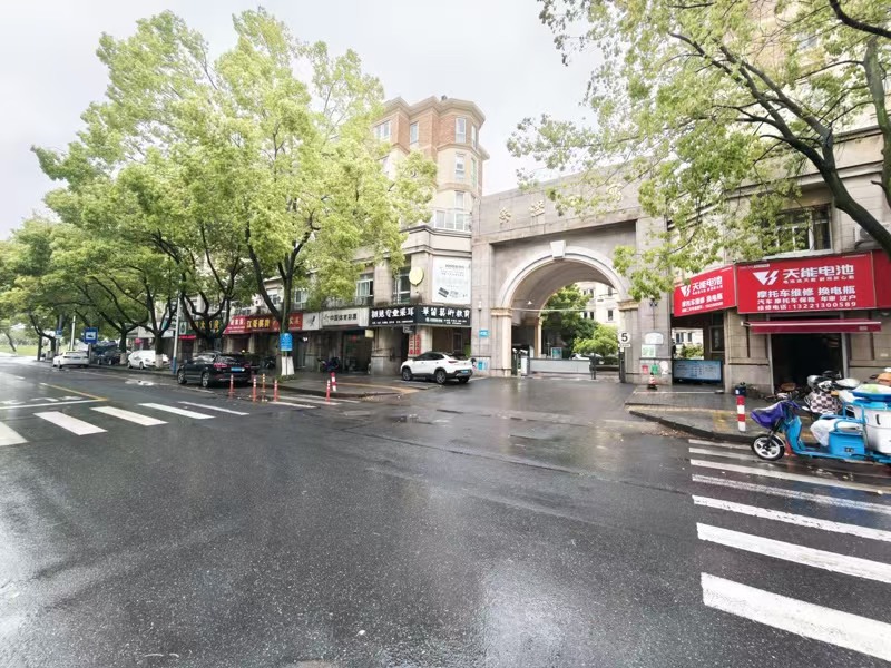 好运转（羊肉汤锅）双小区门口188㎡配套齐全的餐饮现转让、房租2250/月