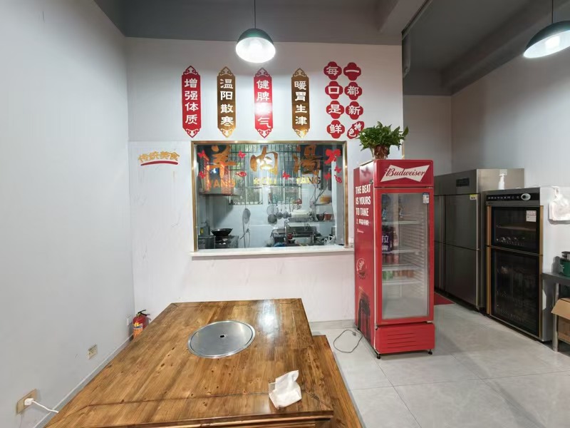 好运转（羊肉汤锅）双小区门口188㎡配套齐全的餐饮现转让、房租2250/月