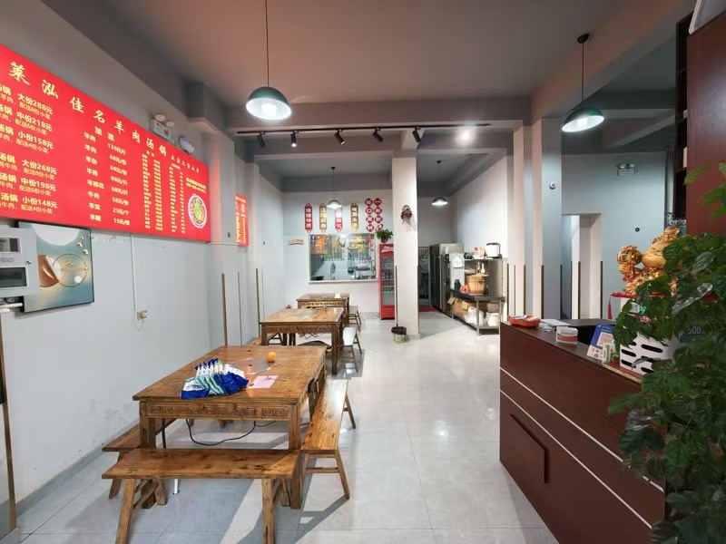好运转（羊肉汤锅）双小区门口188㎡配套齐全的餐饮现转让、房租2250/月