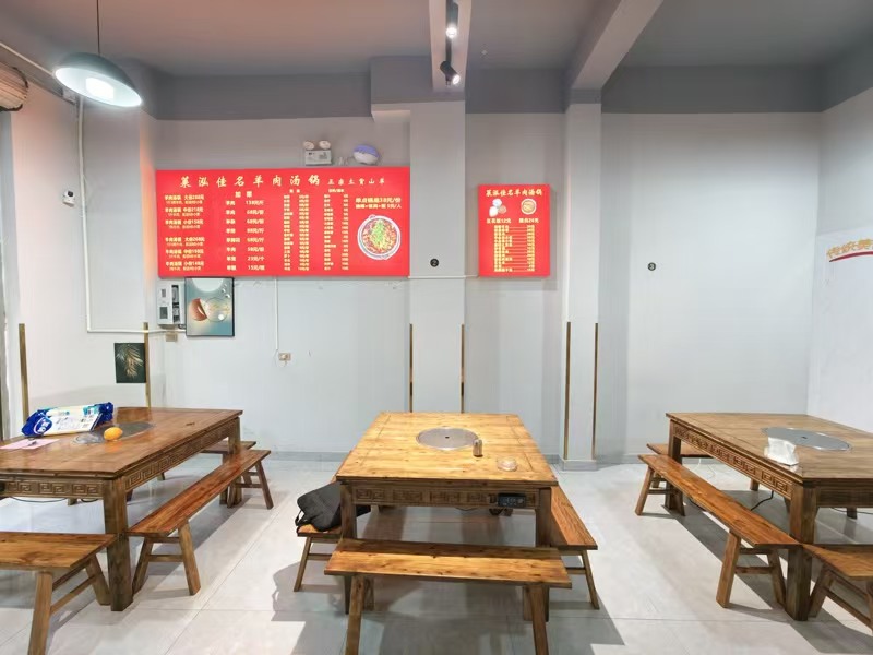 好运转（羊肉汤锅）双小区门口188㎡配套齐全的餐饮现转让、房租2250/月