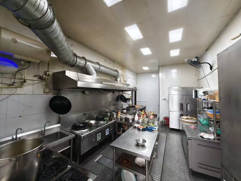 好运转（万家小厨私房菜）工业重镇、大型夜市附近、纯一层6间餐饮旺铺转让