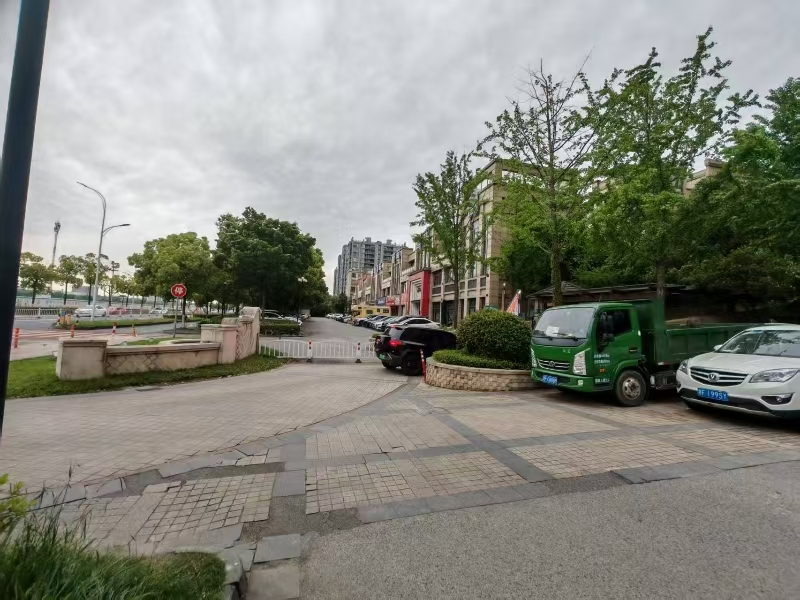 好运转（8月台球主题馆）成熟小区、写字楼台球馆转让