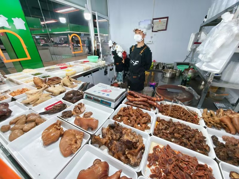 好运转（四川卤菜.筠连烧腊）农贸市场大门进出口川味卤菜熟食店转让