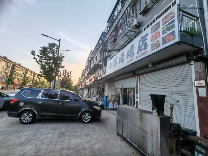好运转（小辉烧烤）桐乡濮院旺铺转让、重餐饮除外不限业态
