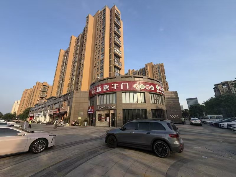 好运转(爆爆锻炼场)中高档小区商圈大拐角旁300㎡店铺出租