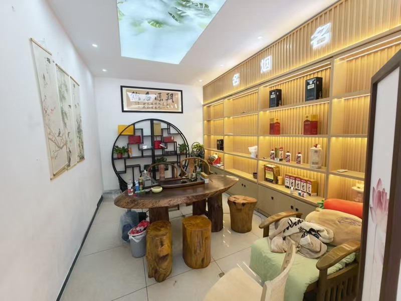 好运转（朝源名饮）餐饮街专区、上下两层150㎡烟酒店转让