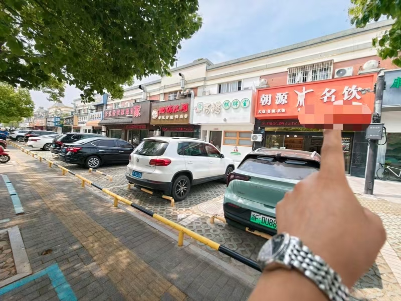 好运转（朝源名饮）餐饮街专区、上下两层150㎡烟酒店转让
