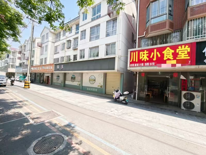 好运转(川味小食堂)小区门口旁42㎡小吃店转让、房租1083/月