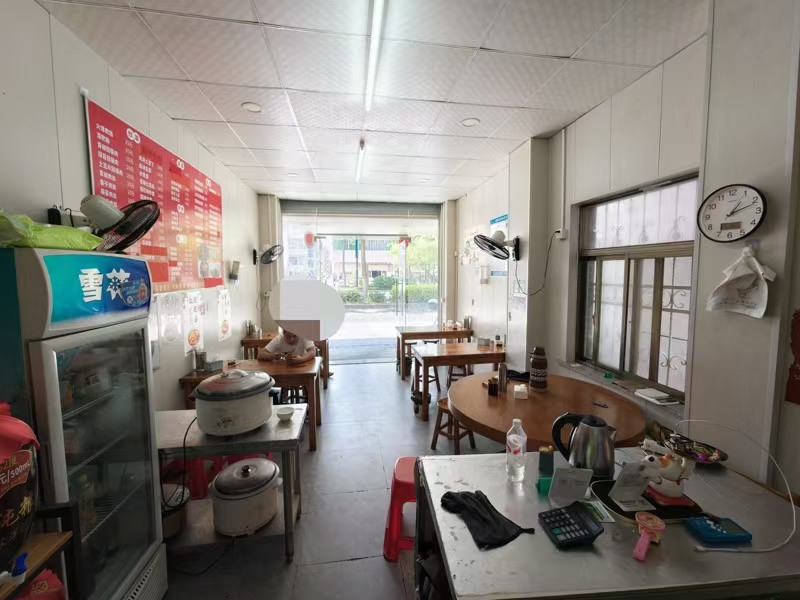 好运转(川味小食堂)小区门口旁42㎡小吃店转让、房租1083/月