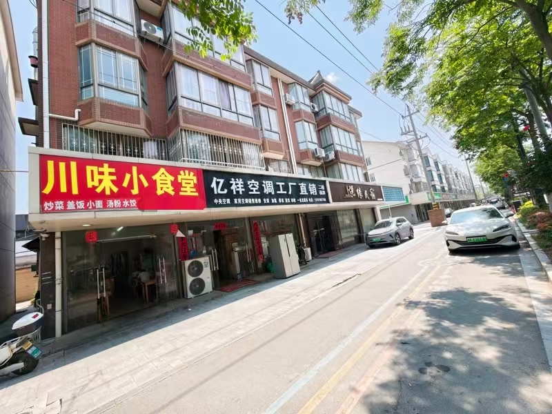 好运转(川味小食堂)小区门口旁42㎡小吃店转让、房租1083/月