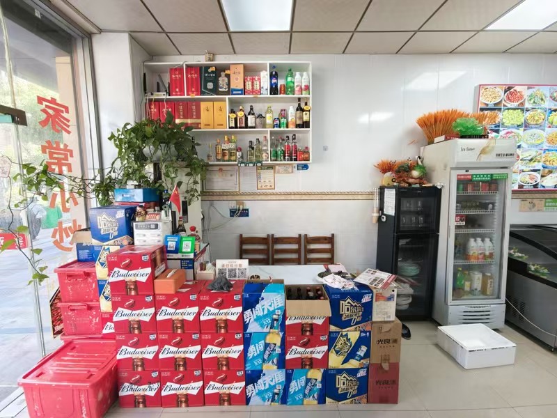 好运转（欣晨美食）大型小区门口第二间130㎡餐饮店转让