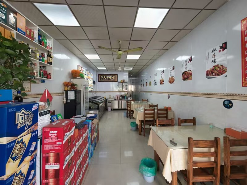 好运转（欣晨美食）大型小区门口第二间130㎡餐饮店转让