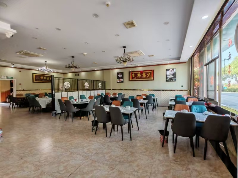 好运转(聚华楼家常菜)秀州区十字路口、520平四间大门面餐饮店转让