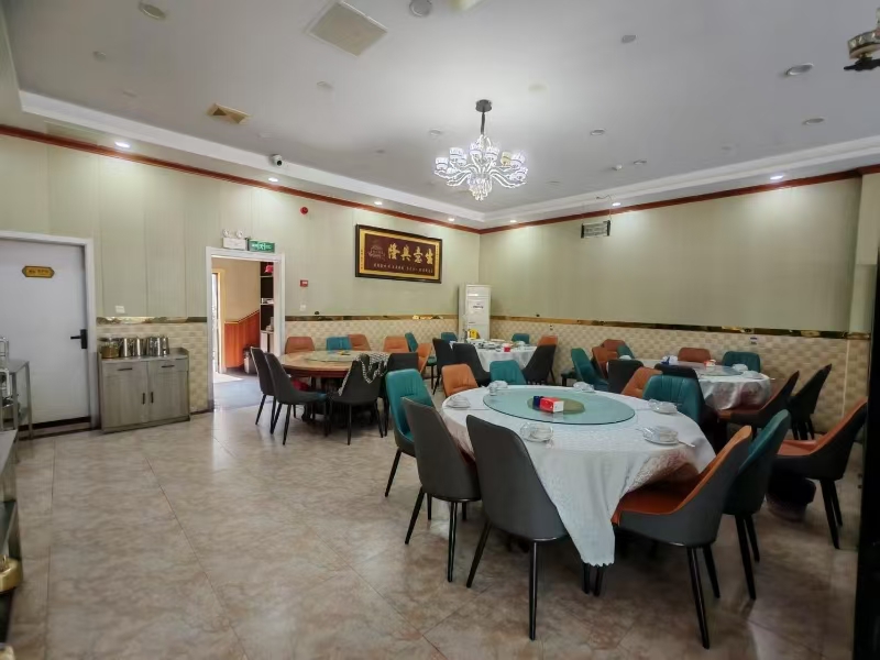 好运转(聚华楼家常菜)秀州区十字路口、520平四间大门面餐饮店转让