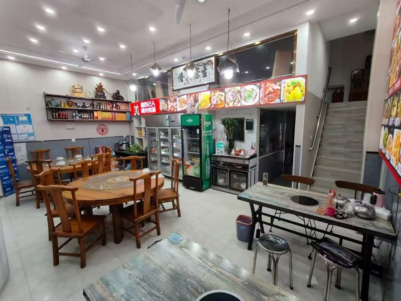 好运转（谊香缘土菜馆）桐乡市濮院紫金路5栋三单元118号，紫云小区餐饮一条街，70㎡餐饮店转让、