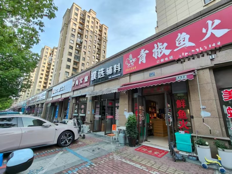 好运转（青椒鱼火锅）桐乡市濮院兴业路648-650号，滨河花苑小区对面餐饮一条街，100㎡餐饮店转让、