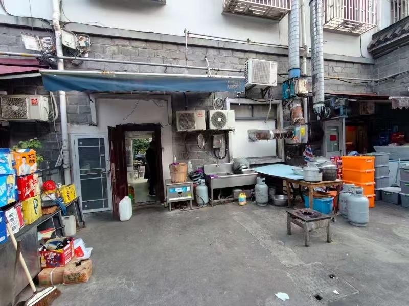 好运转（谊香缘土菜馆）桐乡市濮院紫金路5栋三单元118号，紫云小区餐饮一条街，70㎡餐饮店转让、