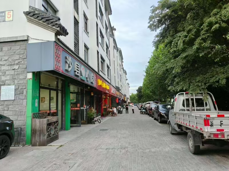 好运转（谊香缘土菜馆）桐乡市濮院紫金路5栋三单元118号，紫云小区餐饮一条街，70㎡餐饮店转让、