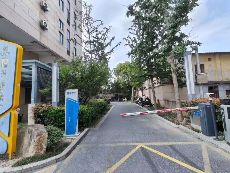 好运转（喜刷刷智能自助洗车）余新镇渔里广场热闹街区，餐饮一条街，智能自助洗车店转让，行业不受限