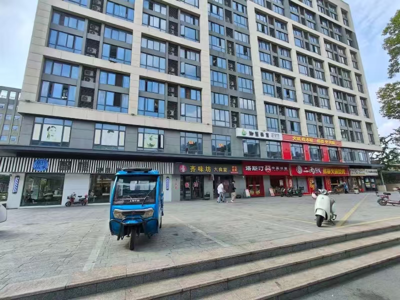 好运转（喜刷刷智能自助洗车）余新镇渔里广场热闹街区，餐饮一条街，智能自助洗车店转让，行业不受限