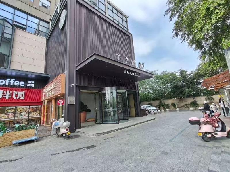 好运转（喜刷刷智能自助洗车）余新镇渔里广场热闹街区，餐饮一条街，智能自助洗车店转让，行业不受限