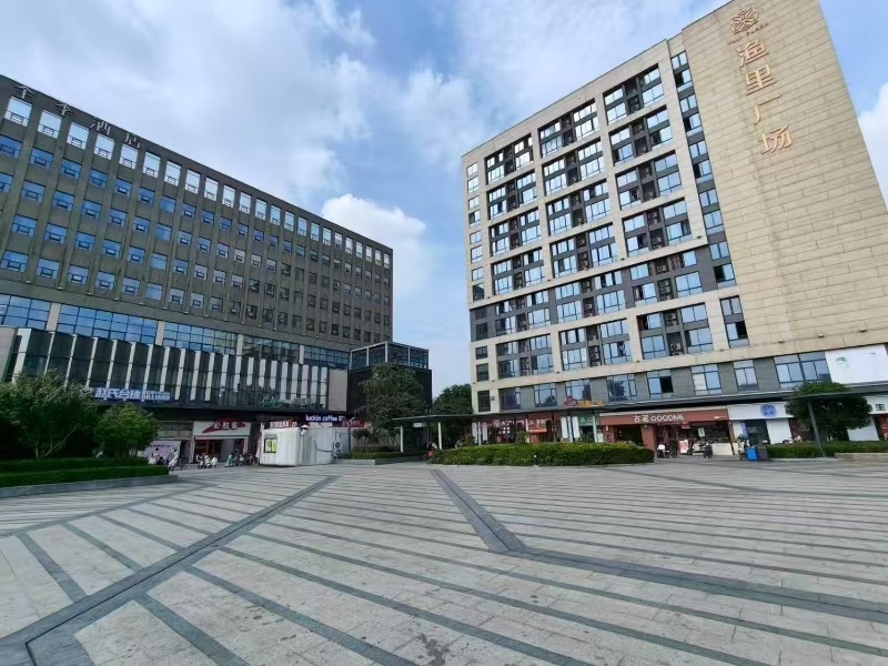 好运转（喜刷刷智能自助洗车）余新镇渔里广场热闹街区，餐饮一条街，智能自助洗车店转让，行业不受限