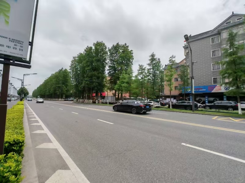 好运转(濮徽椒麻鸡)桐乡濮院三间大门面、六年餐饮店转让