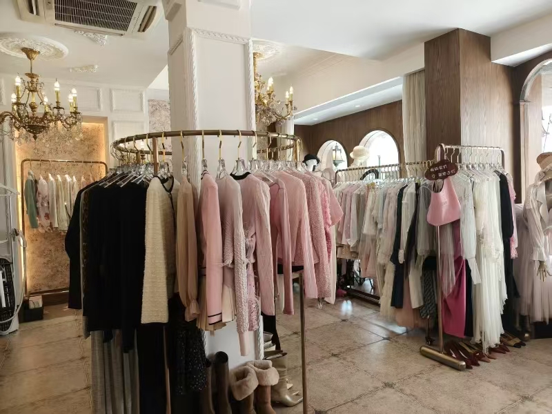 好运转（MOMIWEI）嘉善魏塘商业街服装店空转