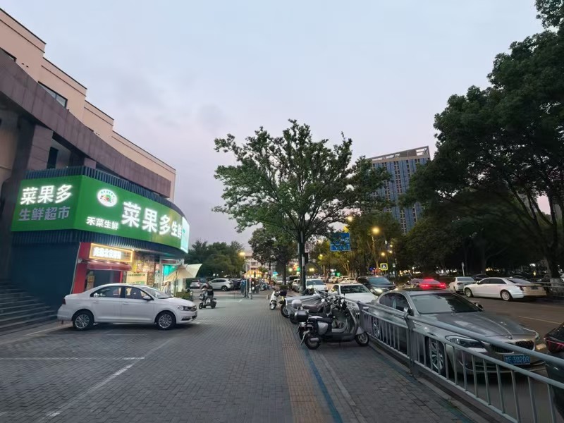 好运转(800㎡商铺出租)适合棋牌、足浴店、台球厅、电竞网咖、培训机构,等