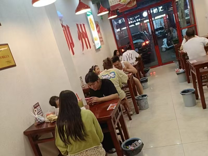 好运转（大铁牛螺蛳粉）海宁品牌店非常多的一条街小吃店转让