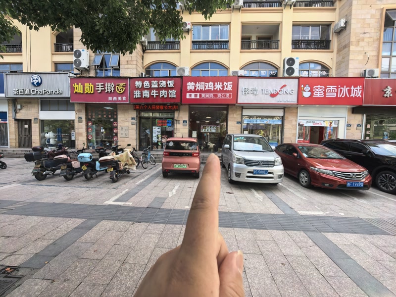 好运转（黄焖鸡米饭）平湖双小区门口对面菜市场小吃店转让