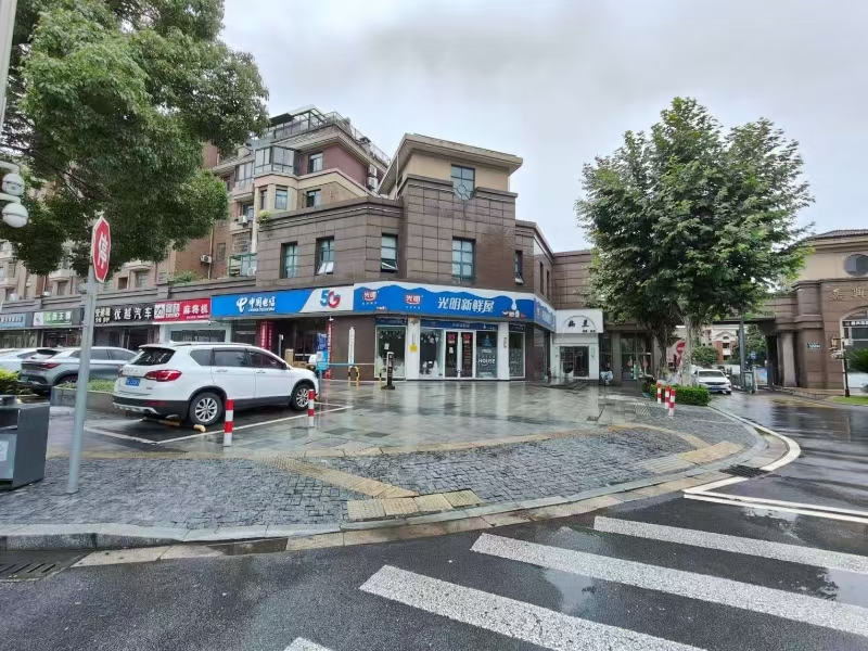 好运转(空店转让)嘉兴花园小区门口140㎡精装空店转让、