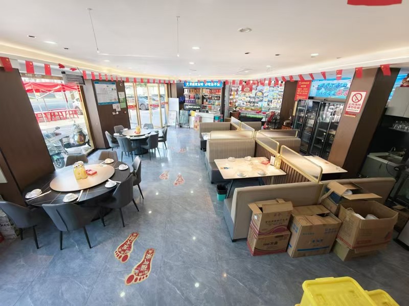 好运转(庆隆新城家宴)大拐角、两万多户居民600㎡餐饮店转让