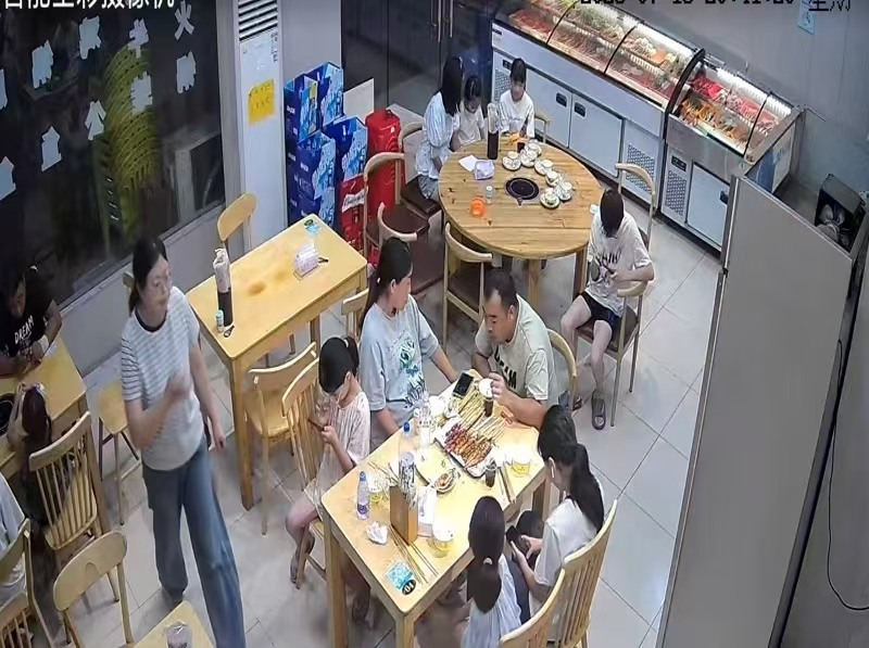 好运转(四川烧烤烤鱼)上下两层160平烧烤店转让、可外摆