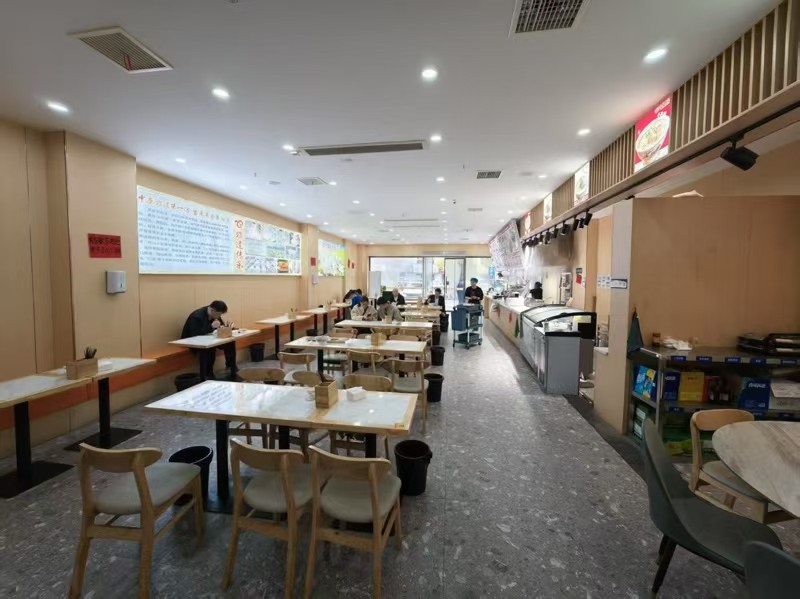 好运转(空店直租)写字楼底商、纯一层230㎡空店出租、可做餐饮