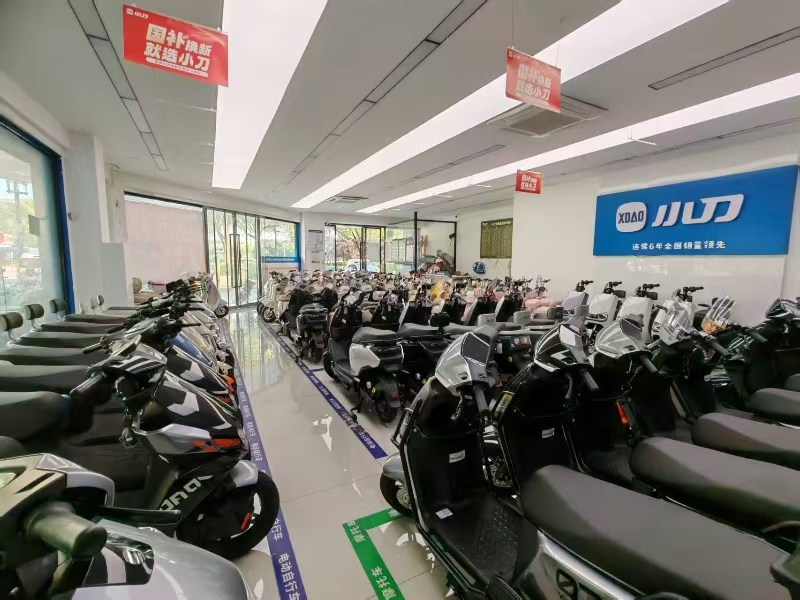 好运转(小刀电动车)南湖区学校对面、小区门口120平方三间门面旺铺转让