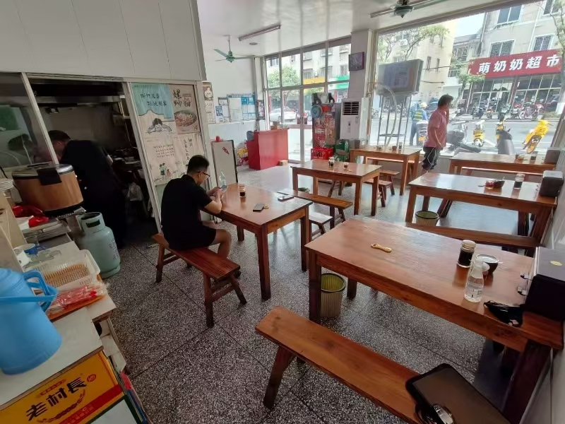 好运转(沙县小吃)桐乡市矛盾东路多个小区环绕12年老店,50㎡小吃店转让、