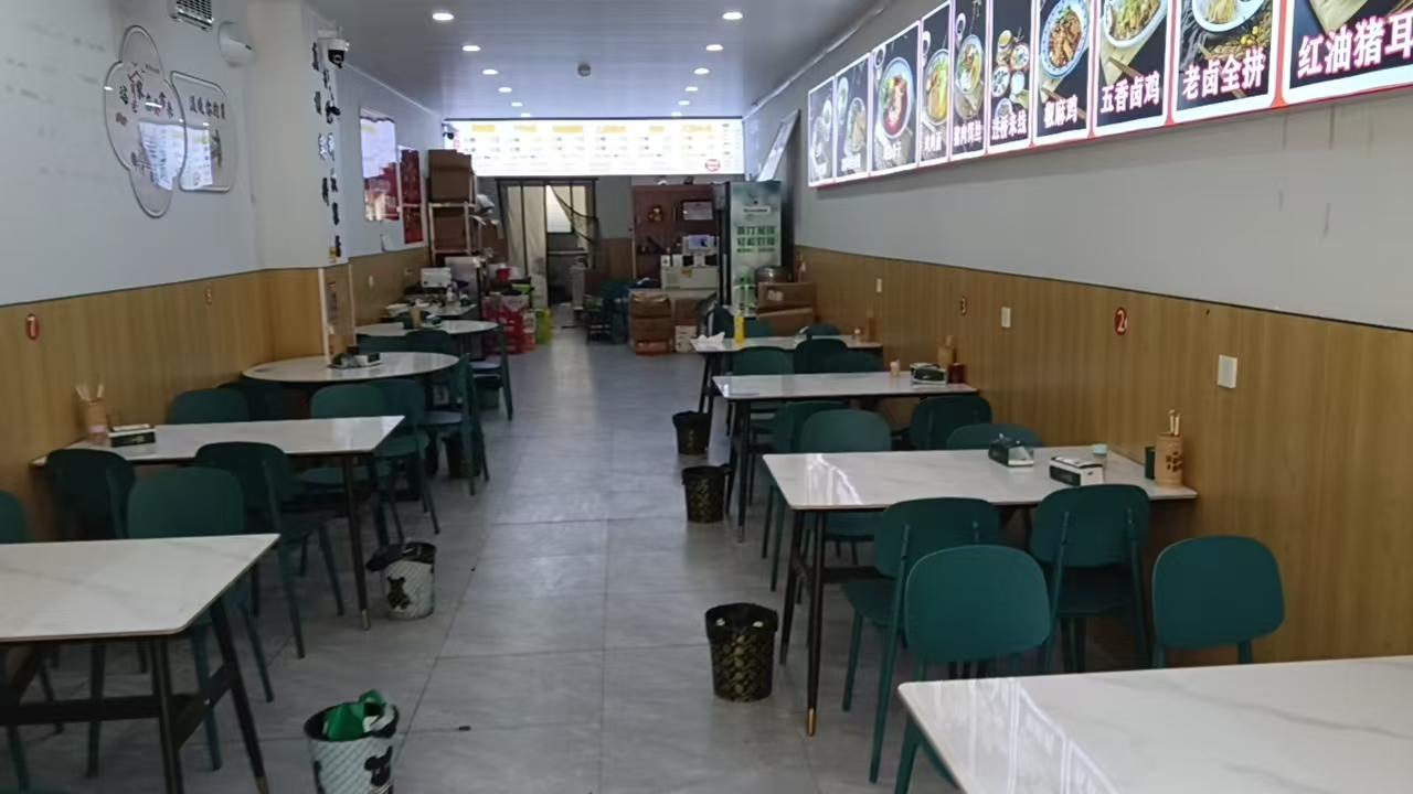 好运转(纯鸡汤米线)金华市工业厂区宿舍楼对面小吃店急转