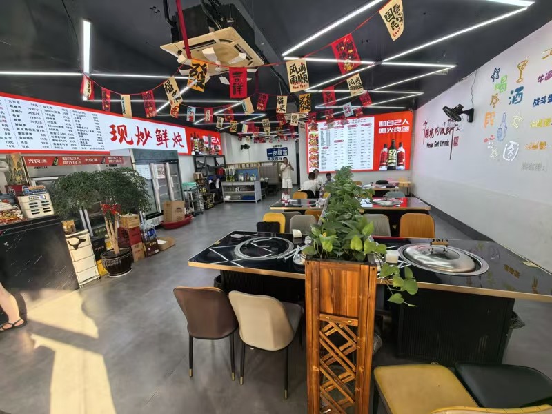 好运转(陈家兄弟地锅鸡)纯一层155㎡餐饮店转让、做快餐也不错
