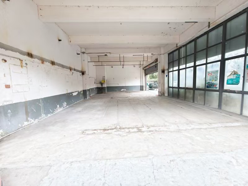 好运转(伟来汽修)纯一层138㎡空店出租、四周都是居民小区